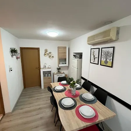 Apartman Dvornekovic Apartamento *